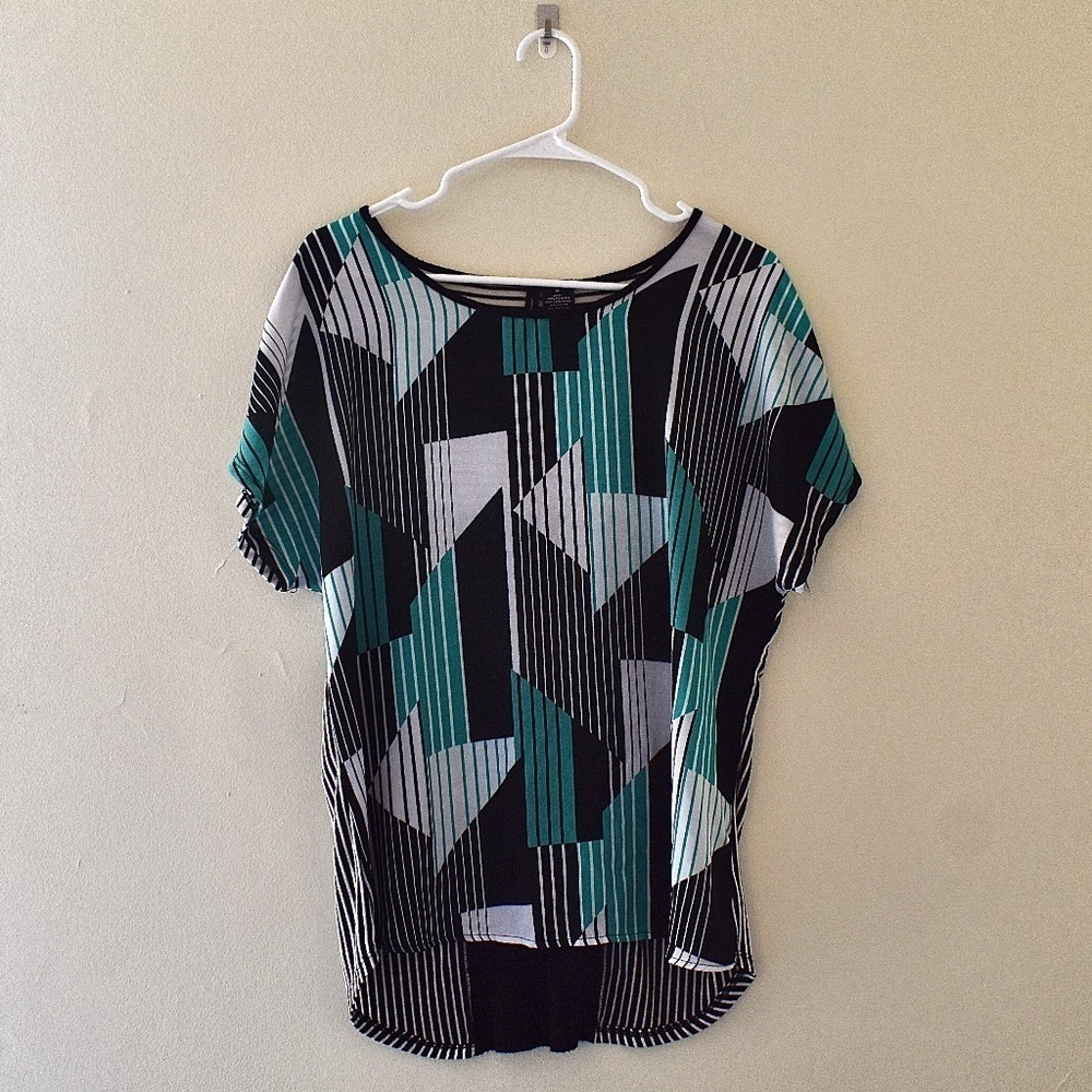 3/ $25 M- new directions Turquoise Geometric Top